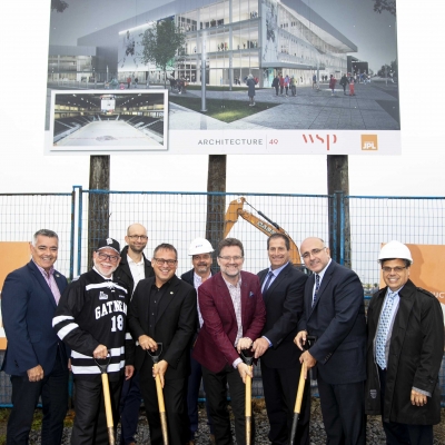Première pelletée de terre pour le Complexe 4 Glaces de Gatineau