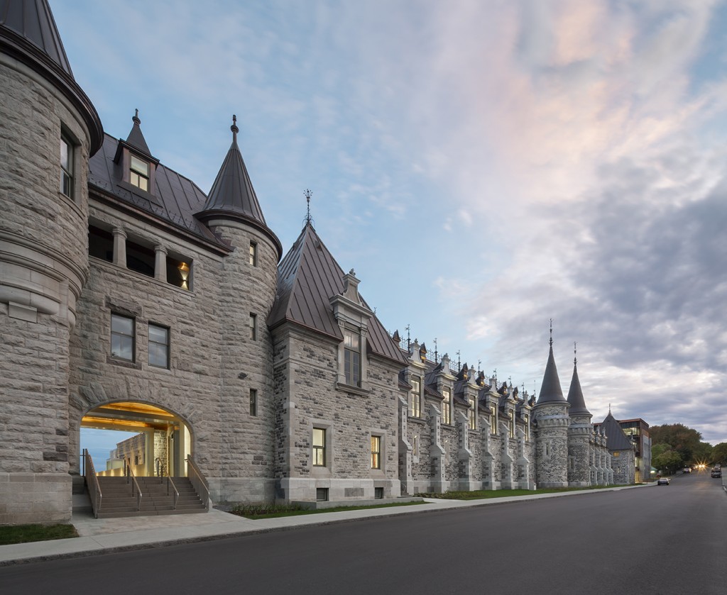 A49-DFS-STGM_Manege-Militaire-Voltigeurs-Québec_Stephane-Groleau_EXT-FACADE-EST
